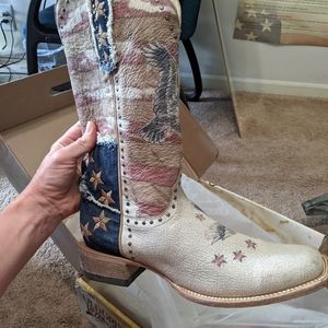 Cowgirl boots brand new in box